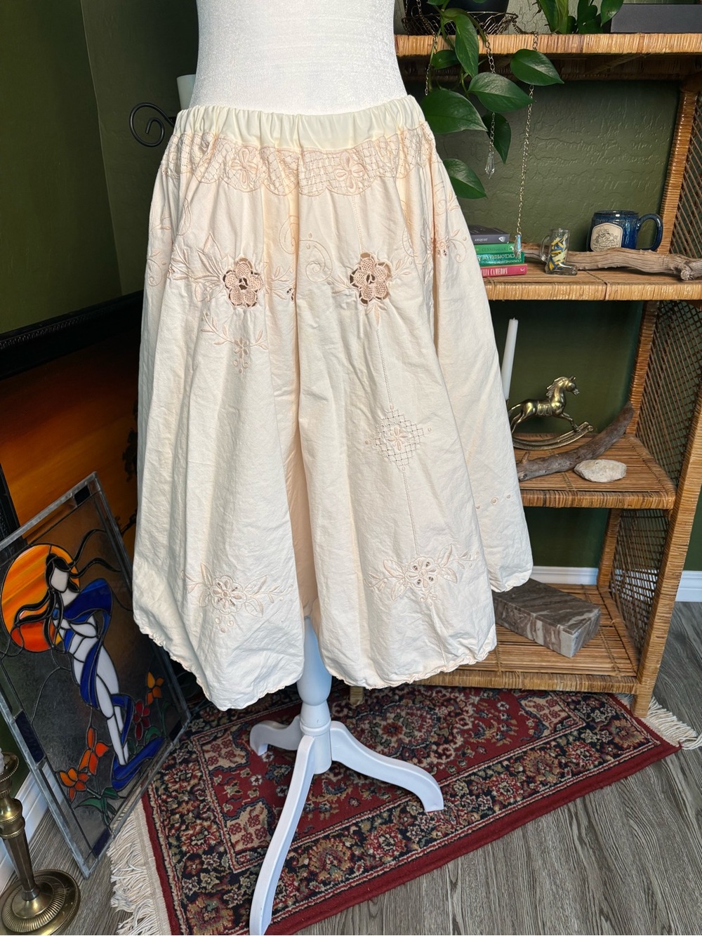 Handmade Vintage Tablecloth Women's Cream Floral Embroidered Midi Circle Skirt - Picture 3 of 5